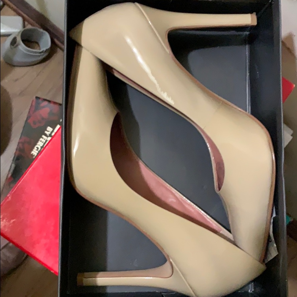 Heels - Picture 2 of 4